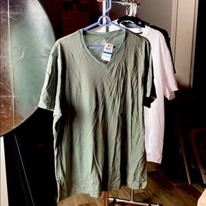 Grey vneck with orange accent designs